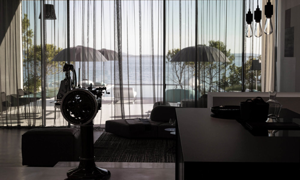 amadeus Rahmenlose Schiebetür in einer Strandvilla in Kroatien - Große Fenster mit Meerblick