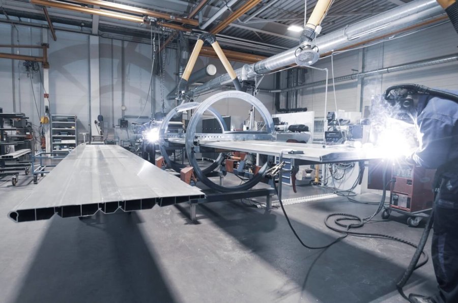 Aluminium wird bearbeitet